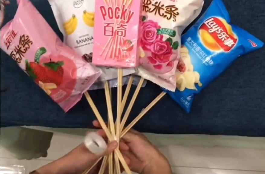 冬天的第一个零食花束怎么做?冬天的第一个零食花束制作方法以及