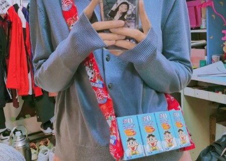 秋天的第一个包包是什么梗?秋天的第一个包包图片说说大全