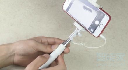 苹果自拍杆怎么连接手机才可以用