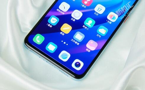 iQOO羽光白配色怎么样好看吗 真机体验图赏