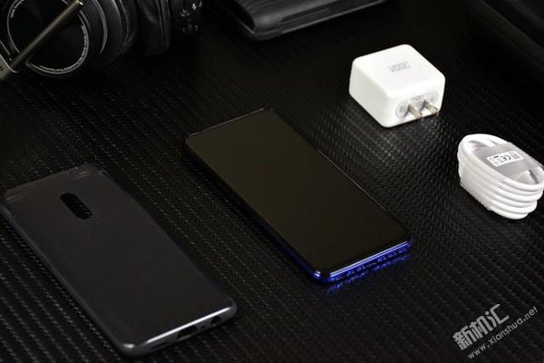 realme x手机自带贴膜吗 还需要贴膜吗