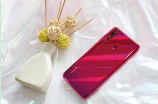 华为Nova5配置曝光！据称将搭载麒麟990+超大屏幕