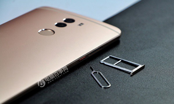 360手机Q5 Plus怎么装卡 360手机Q5 Plus插卡图文教程