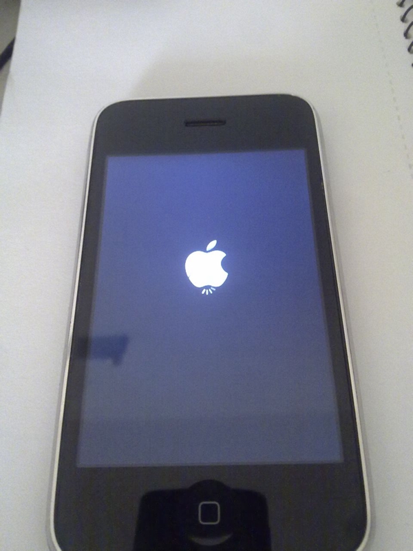 iPhone开不了机、黑屏、死机怎么办?附解决办法