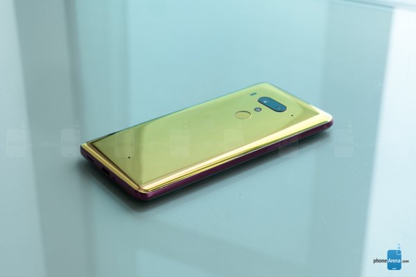 HTC U12+真机上手图赏:看起来相当漂亮