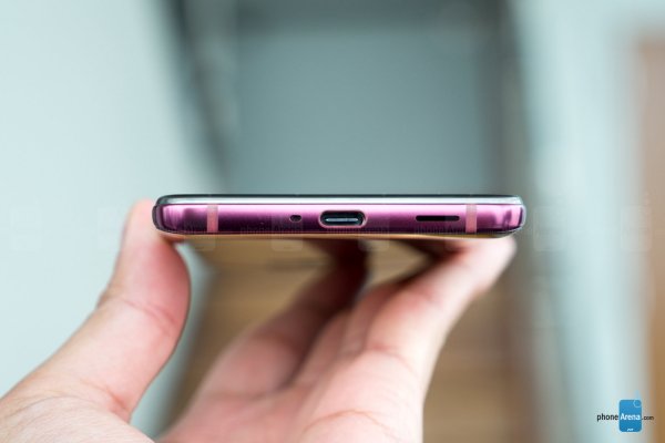 HTC U12+真机上手图赏:看起来相当漂亮