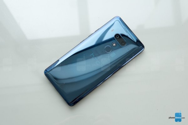 HTC U12+真机上手图赏:看起来相当漂亮