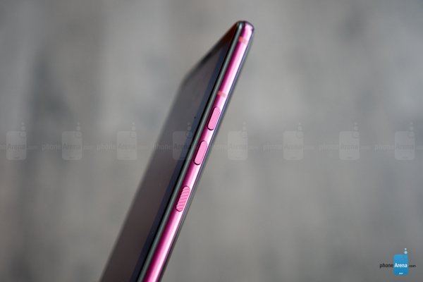 HTC U12+真机上手图赏:看起来相当漂亮