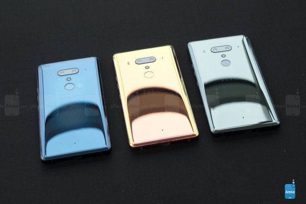 HTC U12+真机上手图赏:看起来相当漂亮