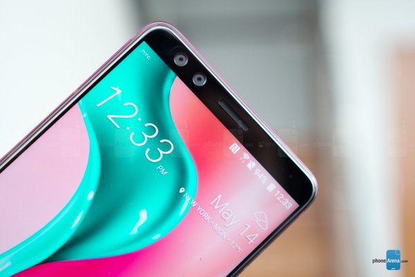 HTC U12+真机上手图赏:看起来相当漂亮