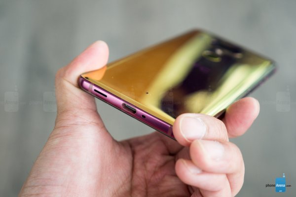 HTC U12+真机上手图赏:看起来相当漂亮