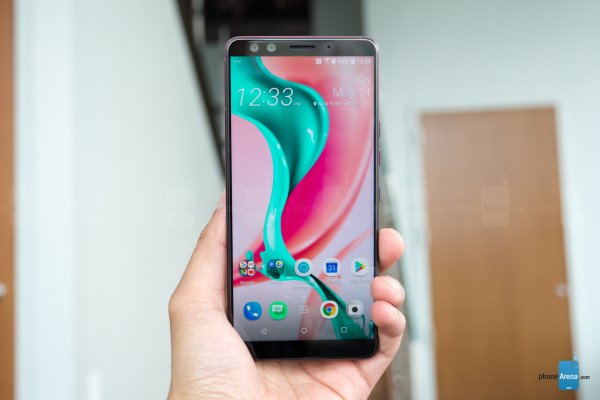 HTC U12+真机上手图赏:看起来相当漂亮