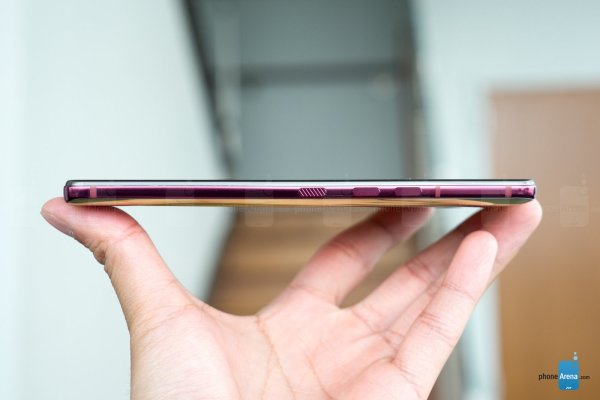 HTC U12+真机上手图赏:看起来相当漂亮