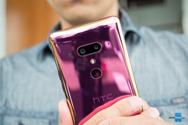 HTC U12+真机上手图赏:看起来相当漂亮
