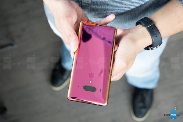 HTC U12+真机上手图赏:看起来相当漂亮