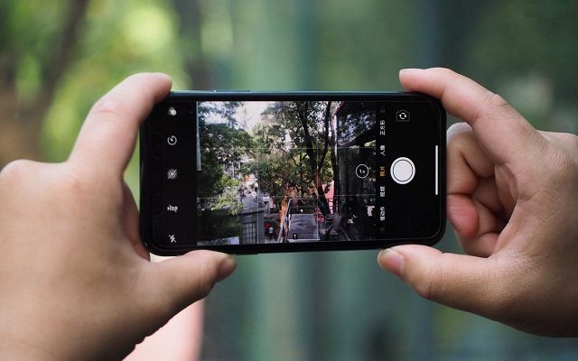 iPhone电流动态壁纸太酷了 12张iPhone X内部电流动态壁纸下载