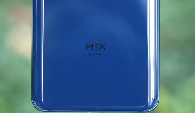 小米MIX 3宝石蓝开箱图赏：磁动力滑盖手感好！