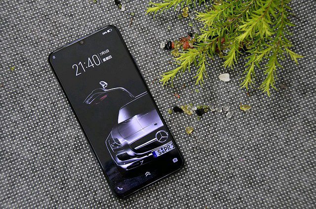 vivo X23幻夜蓝图赏 炫光渐变色真好看