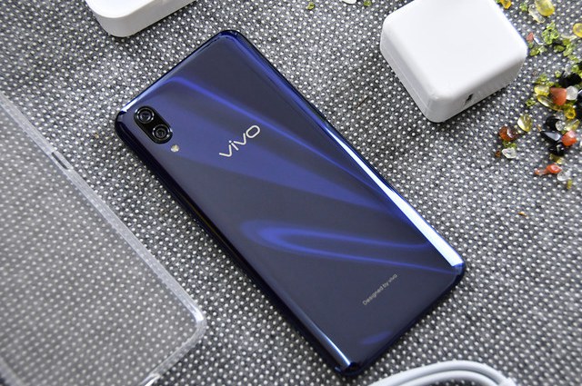 vivo X23幻夜蓝图赏 炫光渐变色真好看