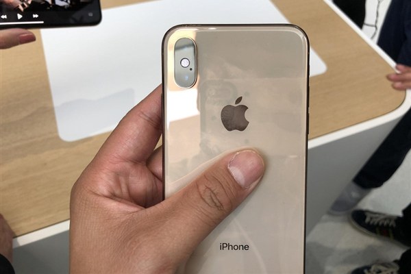 iPhone XS金色版真机图赏 COP封装刘海屏
