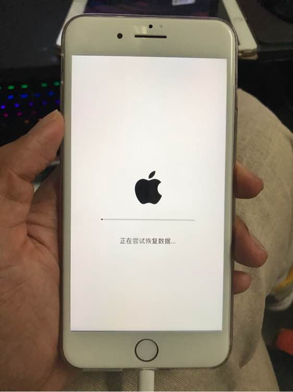 中招了吗？iOS12降级至iOS11.4出现正在尝试恢复数据怎么办？