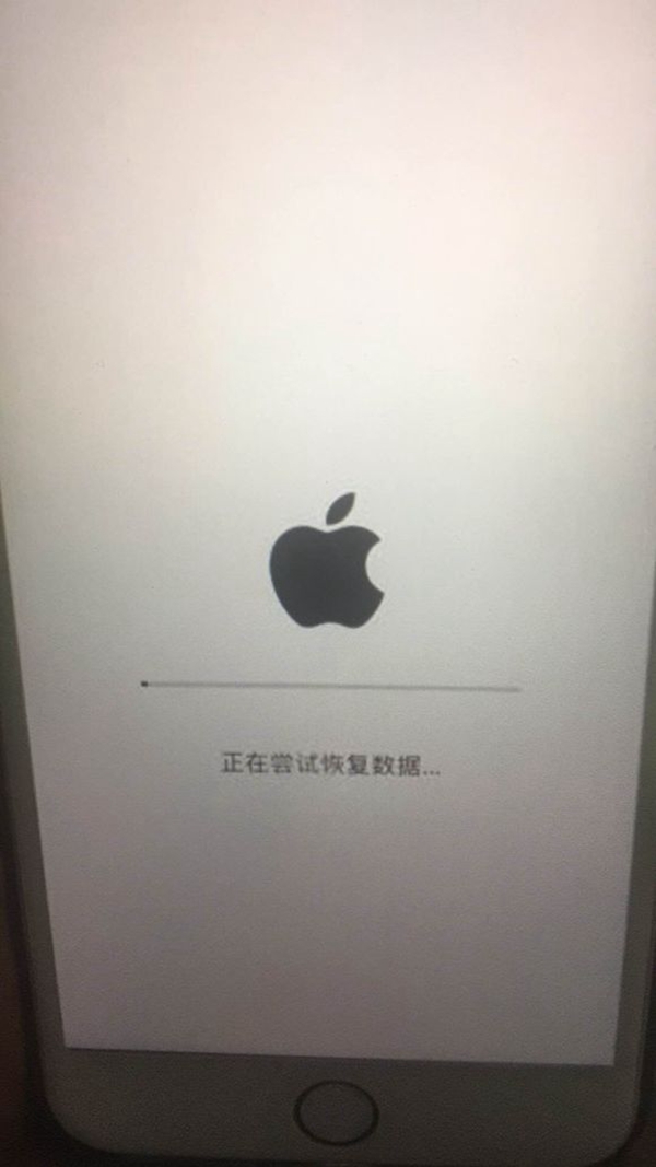 中招了吗？iOS12降级至iOS11.4出现正在尝试恢复数据怎么办？
