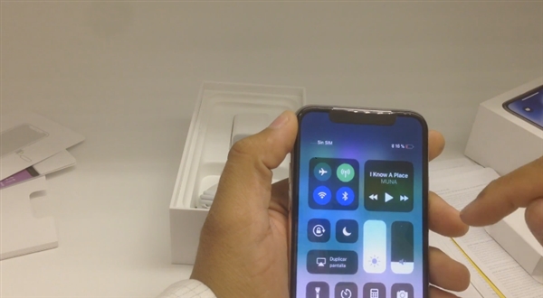 iPhoneX全球首发开箱：开机体验越用越爱！