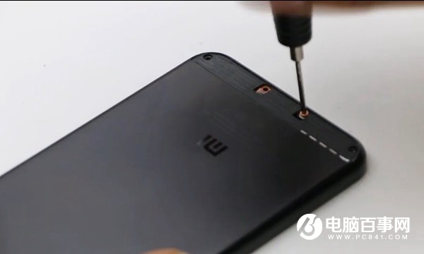 小米5C后盖怎么打开？能换吗？小米5c拆后盖教程