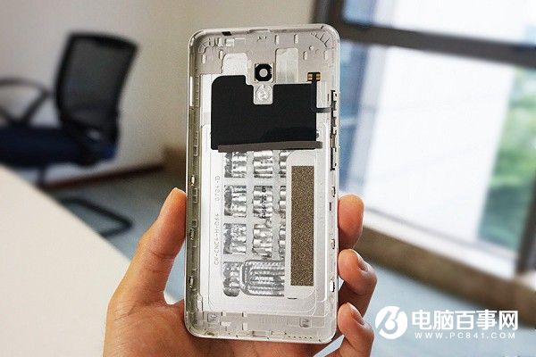 魅蓝E后盖怎么打开 魅蓝E后盖可以换吗？