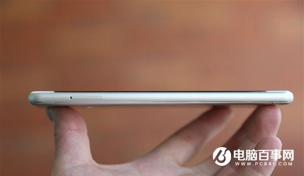 努比亚Z11怎么装卡 nubia Z11 sim卡安装教程