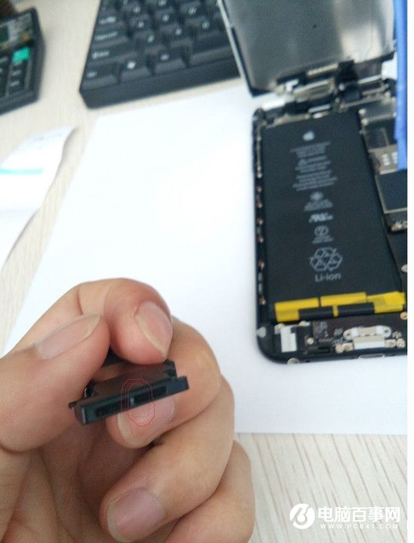 iPhone技巧：给iPhone扬声器口安装个性彩灯