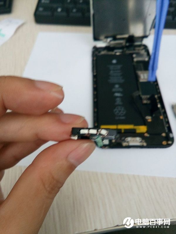 iPhone技巧：给iPhone扬声器口安装个性彩灯