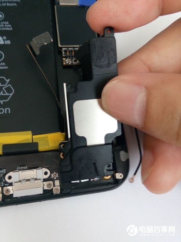 iPhone技巧：给iPhone扬声器口安装个性彩灯