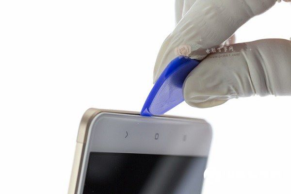 小米Max后盖怎么打开？小米Max拆卸后盖换电池教程